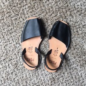 PONS Avarcas in Black